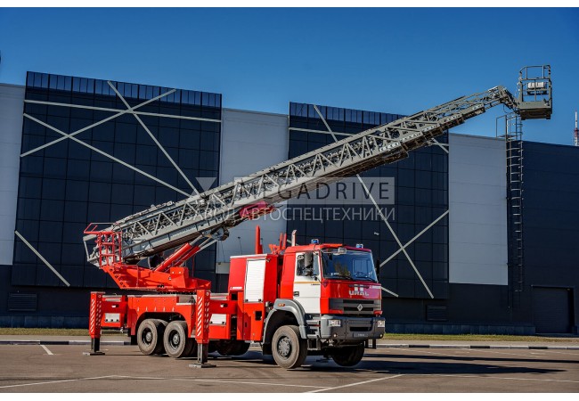 Автолестница АЛ-52(С35510) - автомобиль с высотой подъема 52 м, грузоподъемностью 2 т и максимальной рабочей нагрузкой 300 кг.   