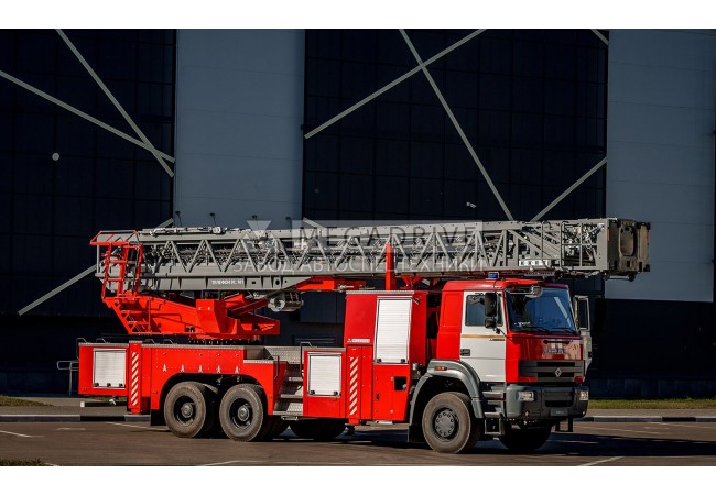 Автолестница АЛ-52(С35510) - автомобиль с высотой подъема 52 м, грузоподъемностью 2 т и максимальной рабочей нагрузкой 300 кг.   