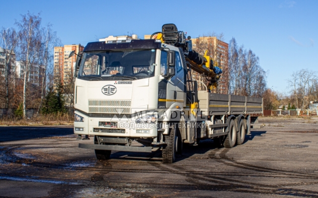 Манипулятор  XCMG SQS200BU-6 на шасси FAW J6P-375 с буром