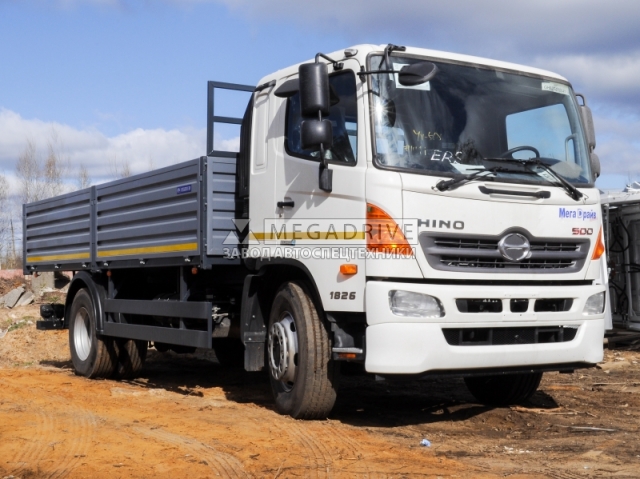 Бортовой автомобиль HINO 500