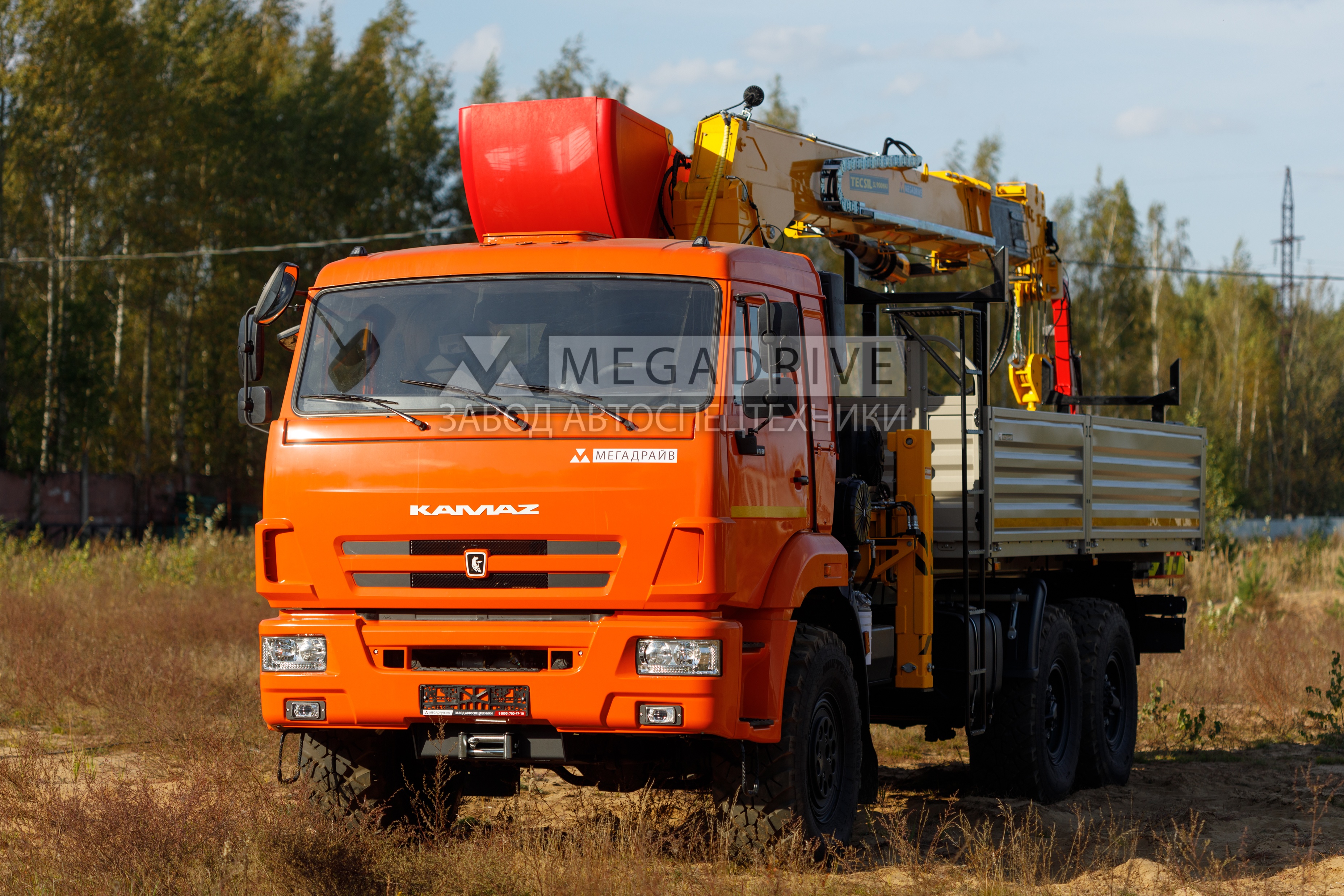 Манипулятор TECSIL SL 900MAX на шасси КАМАЗ 43118 с буром и кабиной оператора (БМ)