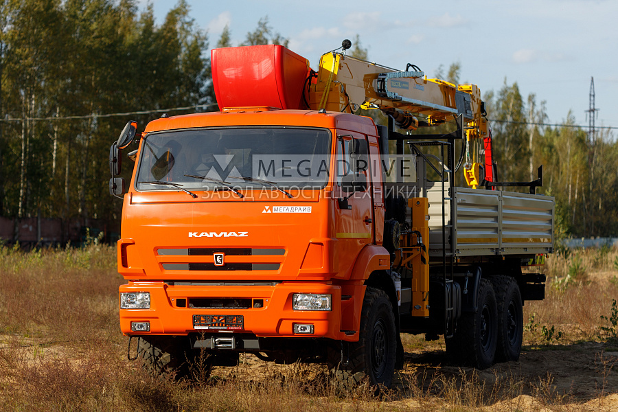 Манипулятор TECSIL SL 900MAX на шасси КАМАЗ 43118 с буром и кабиной оператора