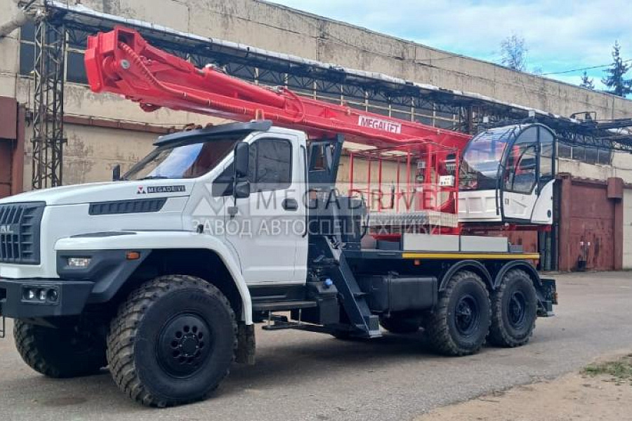 Автогидроподъемник ПСС-141.29Э на шасси УРАЛ NEXT 4320 (кабина оператора)