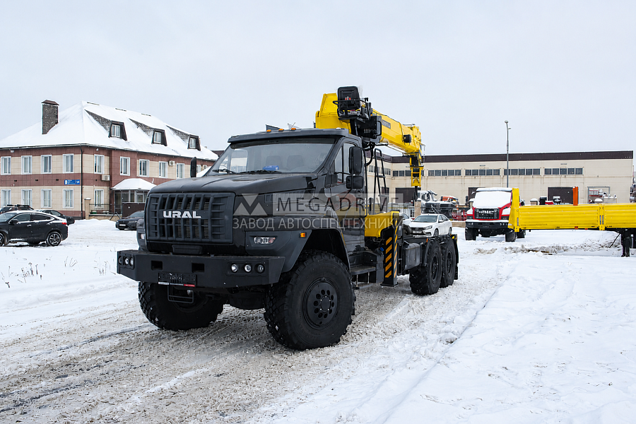 Седельный тягач с манипулятором HYVA HST12E4 на шасси УРАЛ NEXT 4320